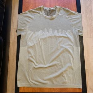 Lululemon Metal Vent city skyline t-shirt size XL